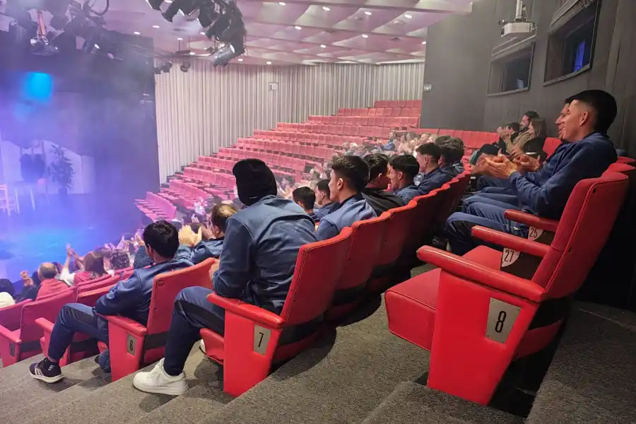 EN TEATRO LA PASEO PLAZA. Todos los jugadores del 