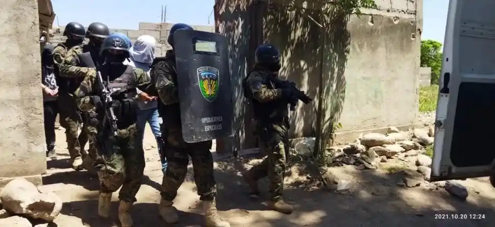 TRAS LAS REJAS. Roque “Colorao” Carrazán tenían un punto de venta al frente de la casa de los Campos.