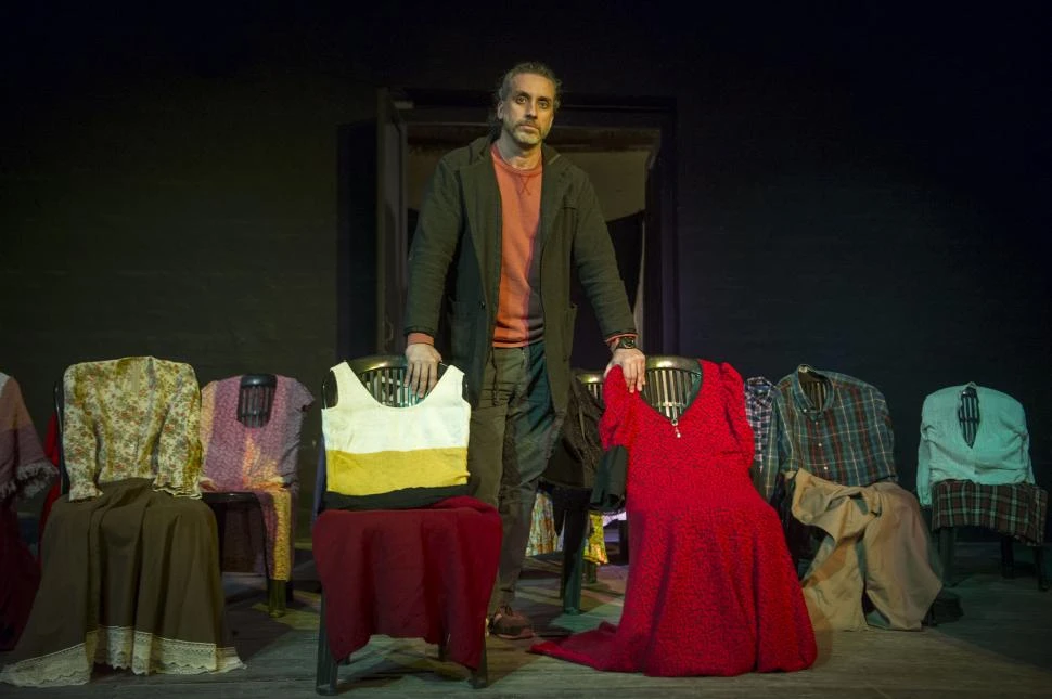 ESPACIOS QUE EVOCAN PERSONAS. Martín Giner es el creador del proyecto “El libro circular”. la gaceta / foto de diego aráoz