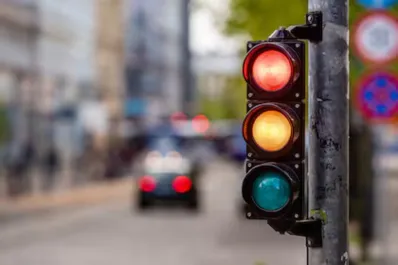 Las luces que se encienden en el semáforo económico
