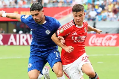 Tras un parate de dos horas por amenaza de tormenta, Chelsea goleó a Benfica en el Mundial de Clubes