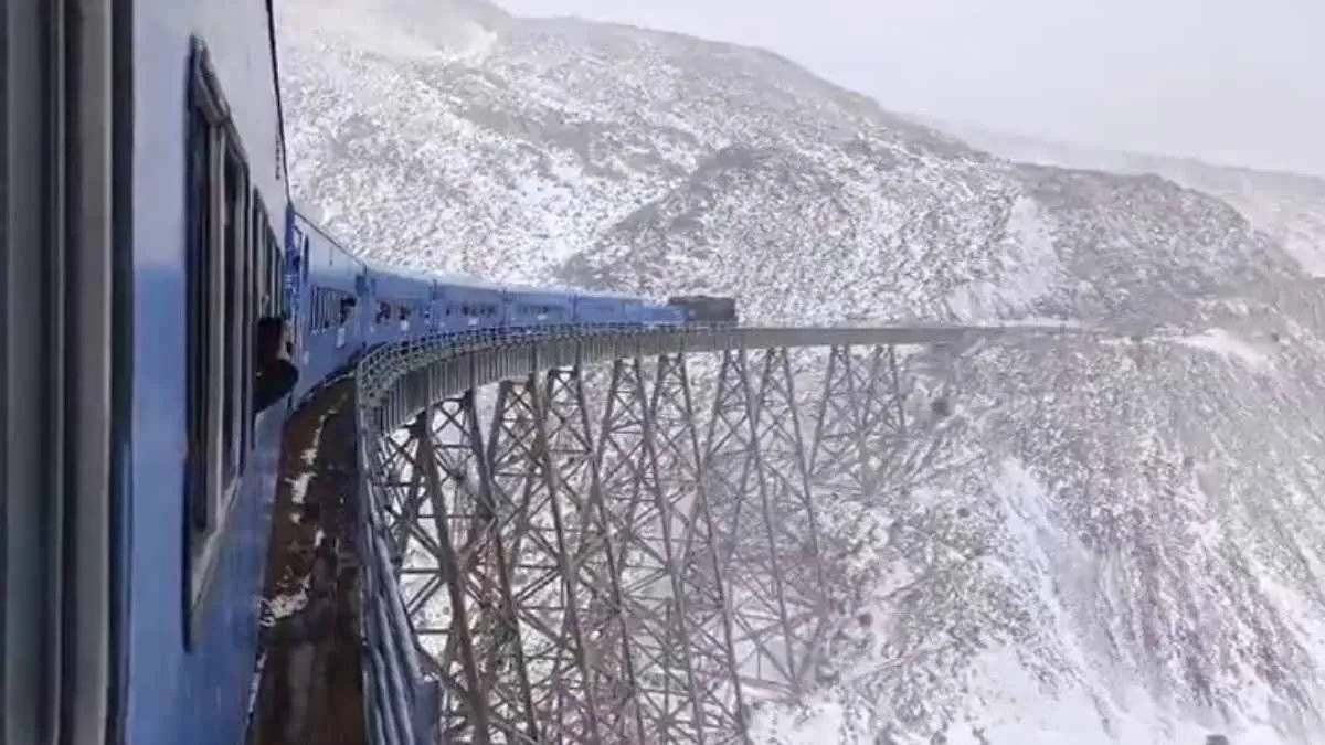 Postal inolvidable: el Tren a las Nubes recorrió los Andes cubiertos de nieve tras diez años