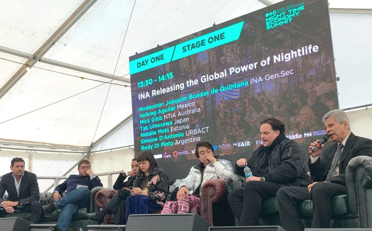 BÚSQUEDA DE SOLUCIONES. La problemática del sector de ocio nocturno se debatió en el congreso celebrado en Birmingham, Inglaterra. A la derecha de la imagen, el presidente de Fedra, Rodolfo Di Pinto.