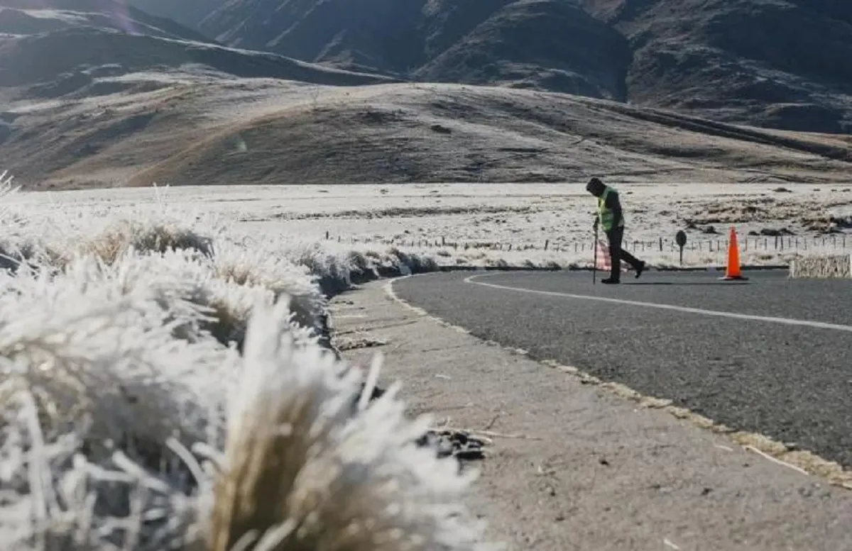 Frío polar en Tucumán: habilitan el tramo Acheral-Tafí del Valle, pero el hielo sigue condicionando el tránsito en rutas de montaña