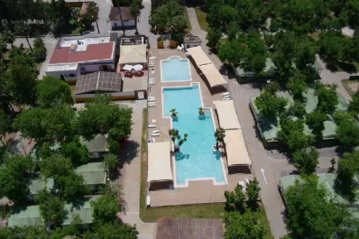 Este espectacular camping en Cádiz está junto a una playa casi infinita y es uno de los mejor valorados de Andalucía