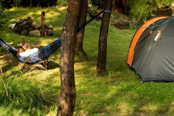 Cómo ir de camping sin perder comodidad: guía práctica para este verano en España