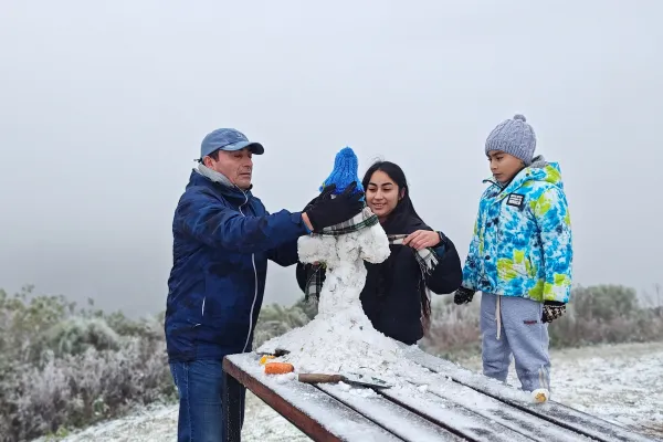 Mucha emoción y felicidad entre los niños tucumanos que vieron la nieve por primera vez