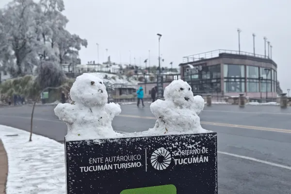 El frío cesaría a partir del miércoles: ¿cómo se explica la nevada en Tucumán?