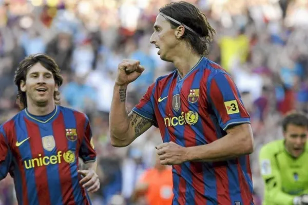 Juega con estatuas, no con compañeros, apoyó un ex compañero a Messi