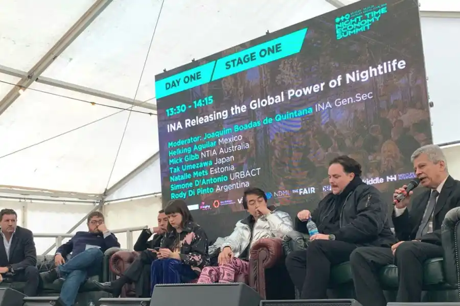 BÚSQUEDA DE SOLUCIONES. La problemática del sector de ocio nocturno se debatió en el congreso celebrado en Birmingham, Inglaterra. A la derecha de la imagen, el presidente de Fedra, Rodolfo Di Pinto.