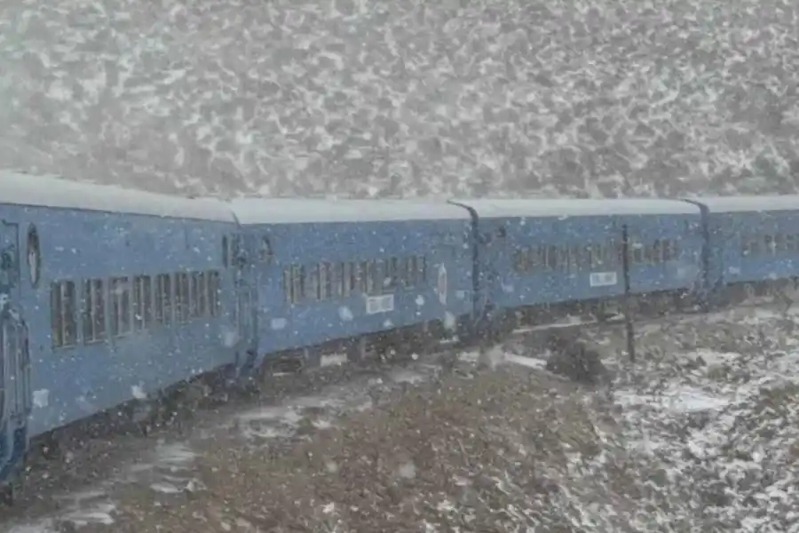 Postal inolvidable: el Tren a las Nubes recorrió los Andes cubiertos de nieve tras diez años
