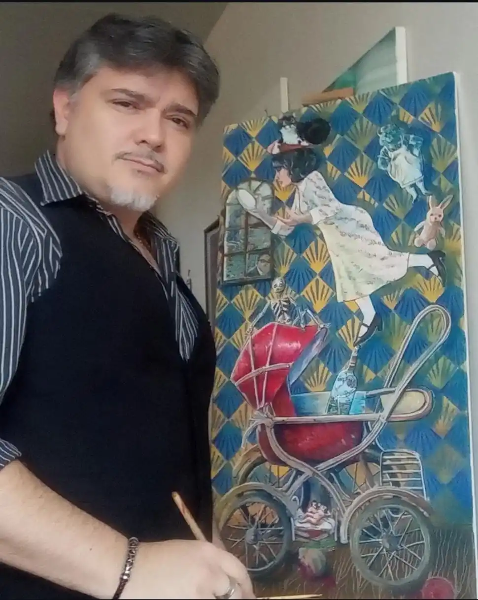 EN ACCIÓN. Frido Nuñez con una de las pinturas que expondrá.