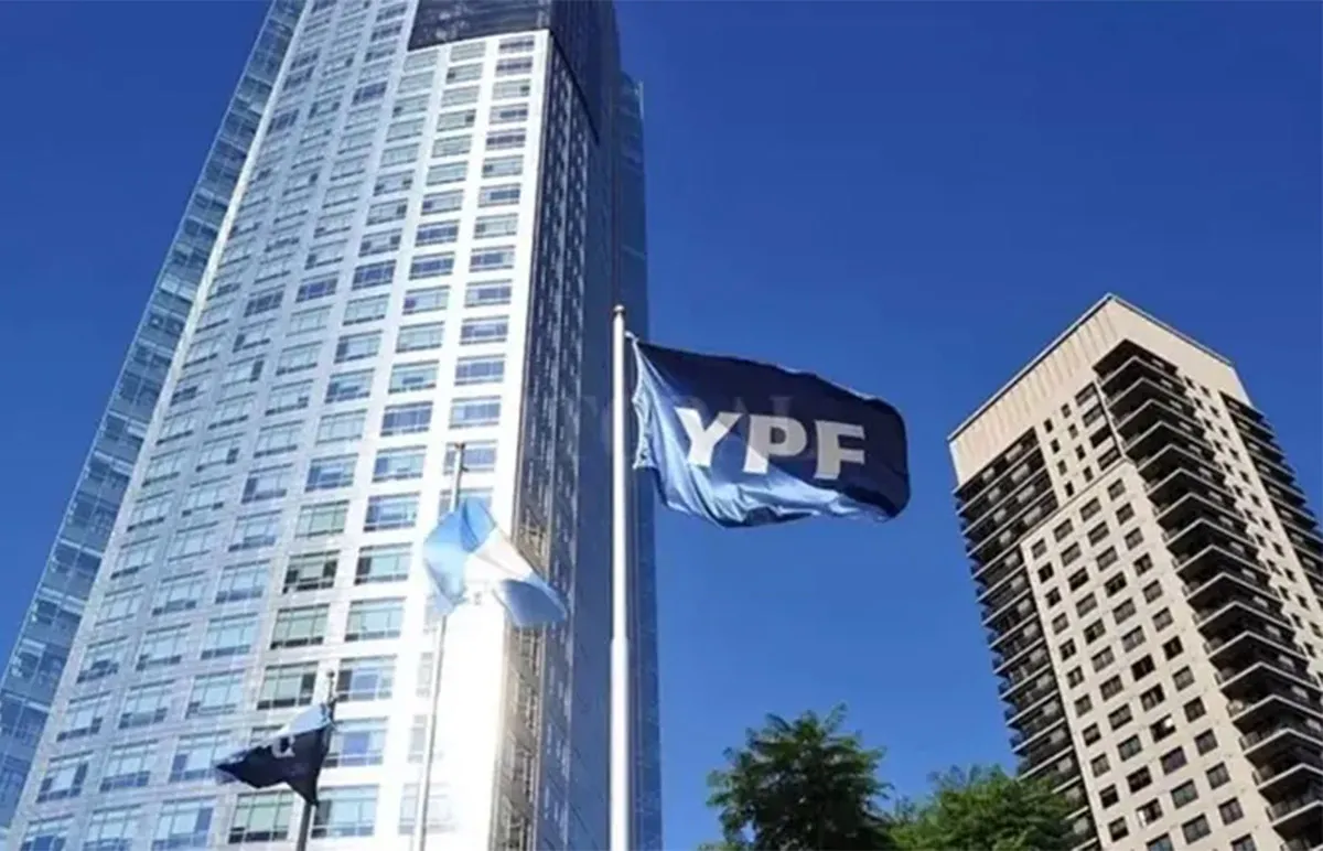 NEGOCIACIÓN. La interlocución que la administración libertaria logre con el fondo Burford será clave. 