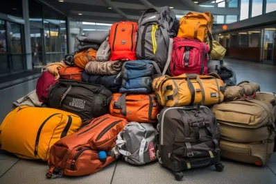 Intercargo despidió a dos empleados por maltratar el equipaje en Aeroparque