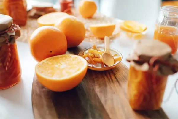 ¿Cómo preparar un jarabe casero para la tos con naranja y azúcar?
