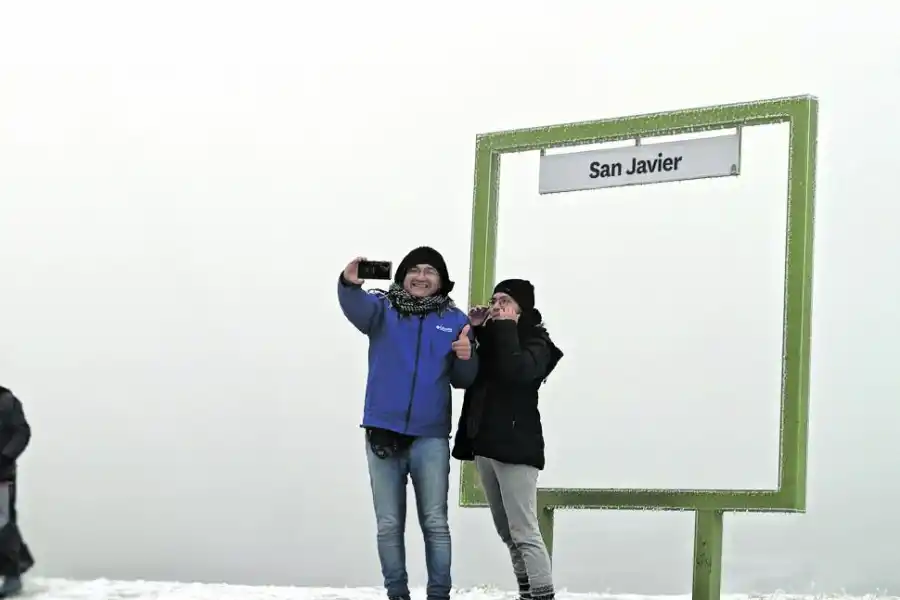 Una mañana para la historia: conocer la nieve emocionó a Luz y a muchísimos tucumanos