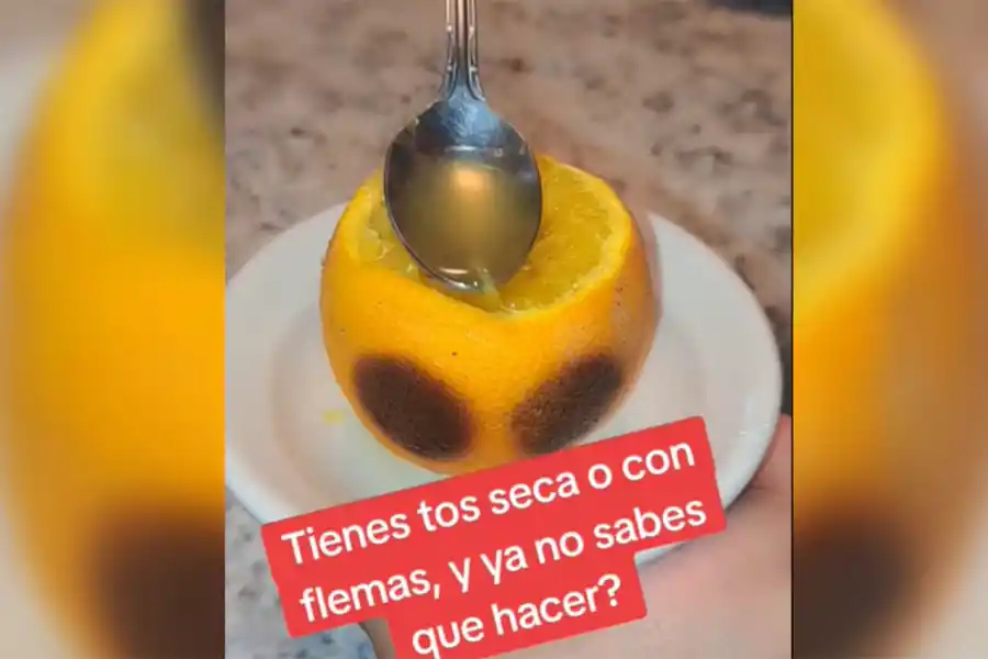 SENCILLO. Calentar una naranja en el fuego, luego agregar dos cucharadas de azúcar y listo.
