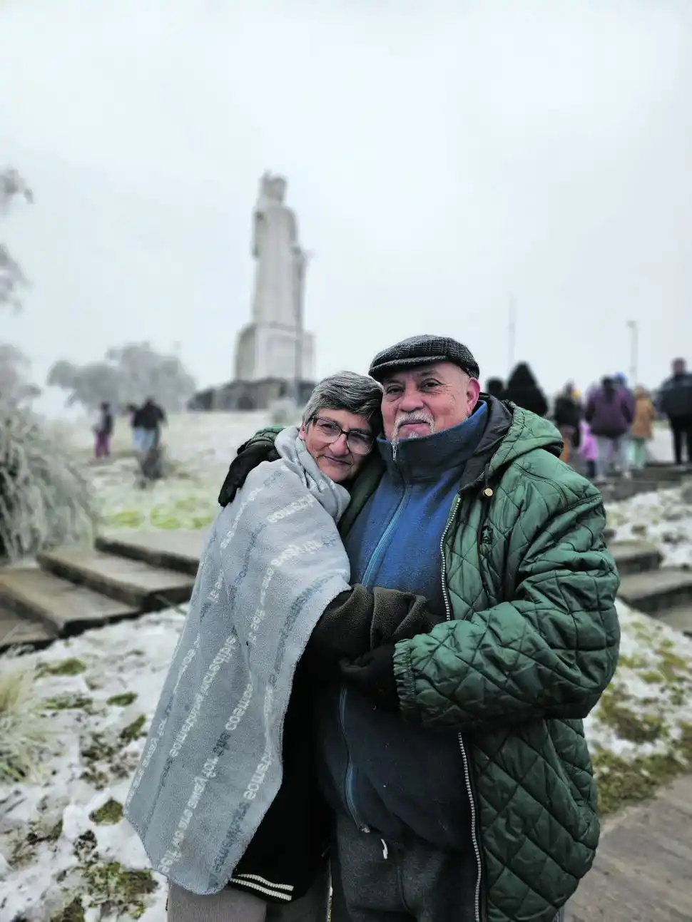 ENAMORADOS. Julia y Ricardo de 60 años ambos, felices al conocer la nieve.