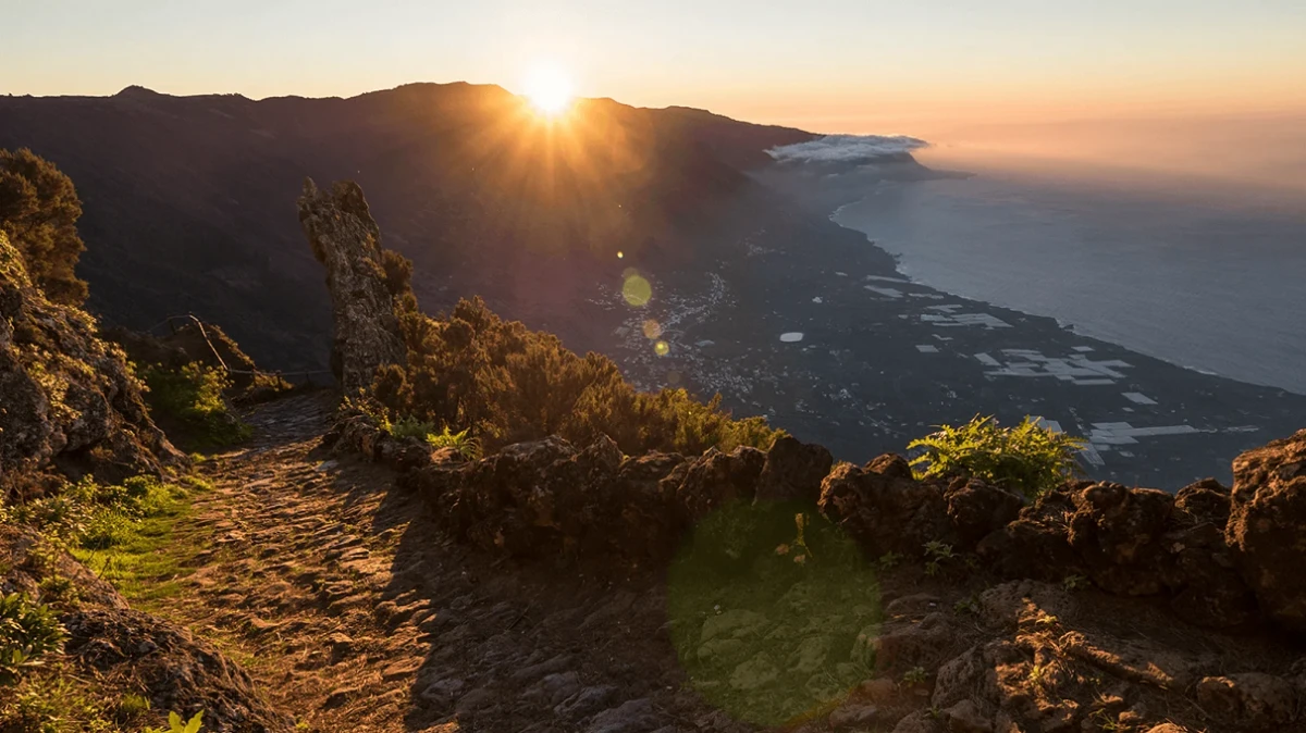 ¿Viajas a Canarias este verano? Descubre las cuatro rutas de senderismo que harán inolvidable tu viaje a las Islas