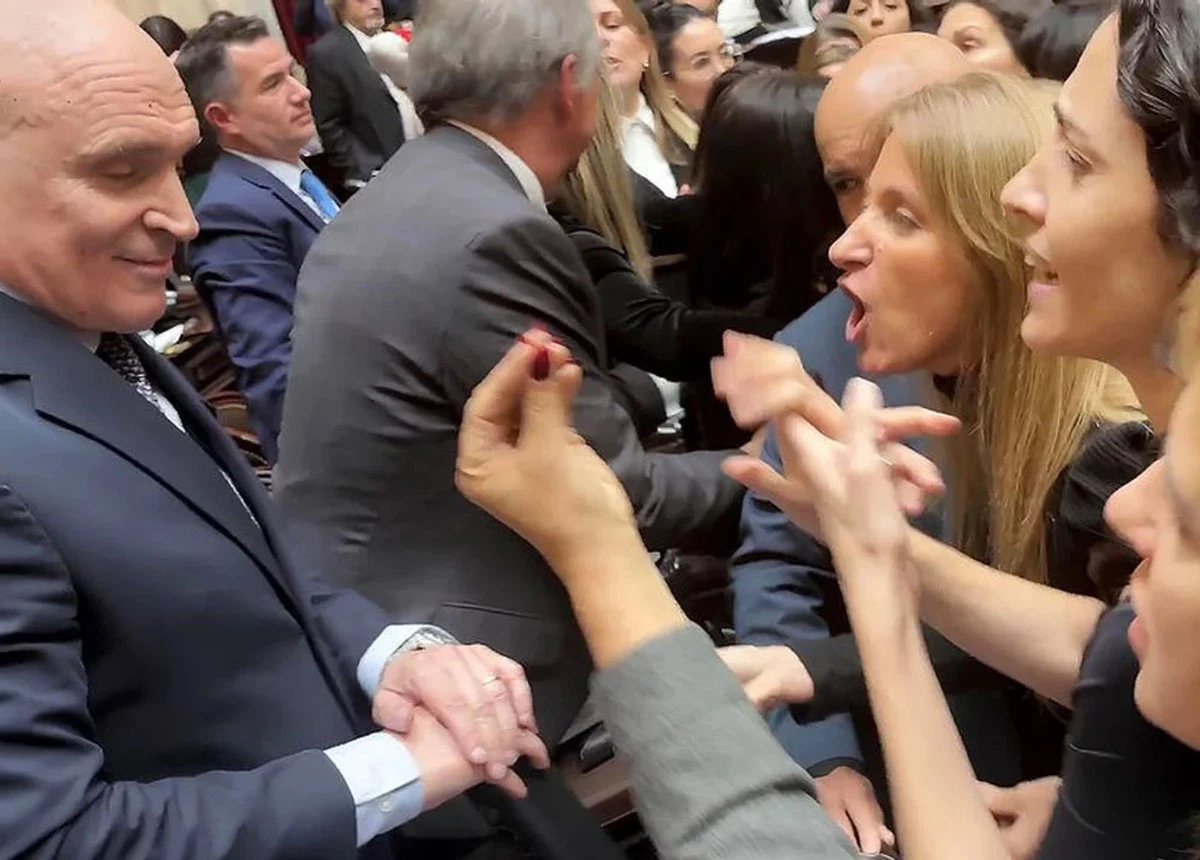 INCIDENTES. En medio de un escándalo con gritos y empujones, la sesión se levantó por falta de quórum.