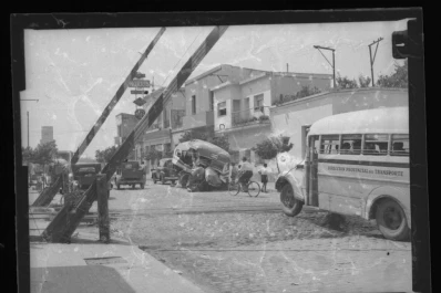 Recuerdos fotográficos: 1957. Cuando la locomotora se llevó puesto el ómnibus