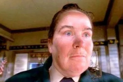 A casi 30 años del estreno de Matilda, así está hoy la actriz que dio vida a Tronchatoro