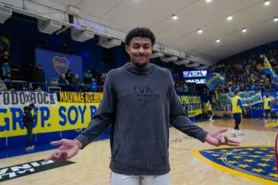 Increíble demora en la final de la Liga Nacional de básquet: un jugador de Instituto rompió un tablero en la entrada en calor