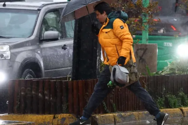 Un imponente frente frío se acerca a Santiago: ¿para qué días se prevén precipitaciones?