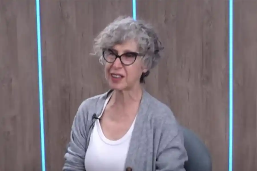 AMIGOS DEL SOLAR PATRIO. Fenik integra una asociación civil.