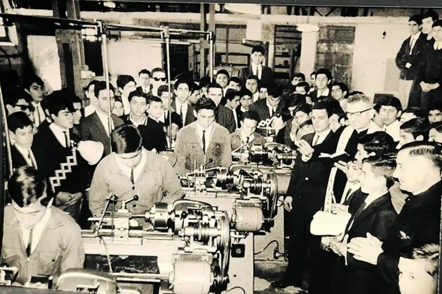 Hojeando el archivo de LA GACETA