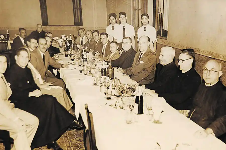 Hojeando el archivo de LA GACETA