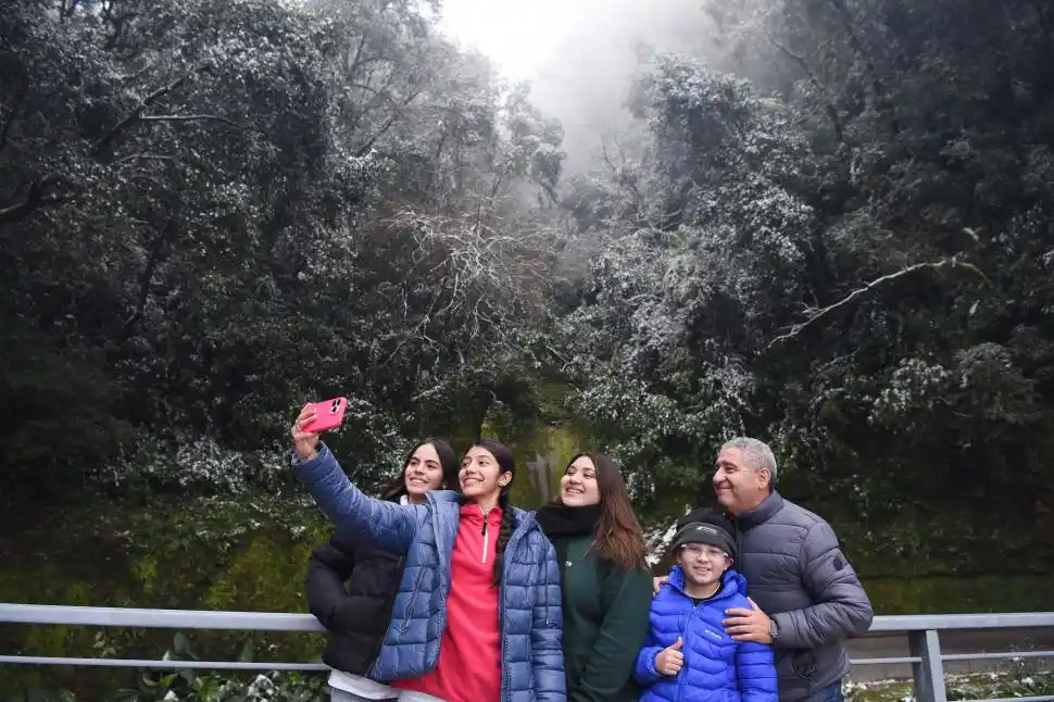 SELFIE FAMILIAR. En El Rulo, las familias se detenían a tomarse fotografías para aprovechar el paisaje.
