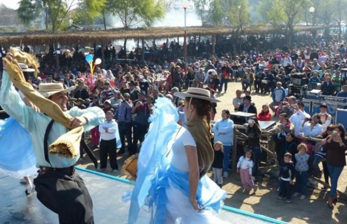 Simoca vive la 45° Fiesta Nacional de su tradicional feria: la cartelera de artistas