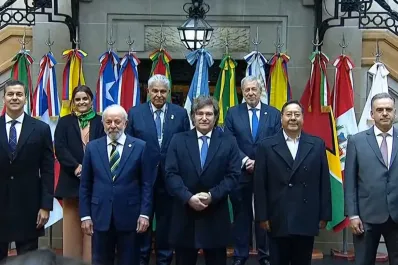 Seguí en vivo la Cumbre del Mercosur: cómo fue el saludo inicial entre Javier Milei y Lula da Silva