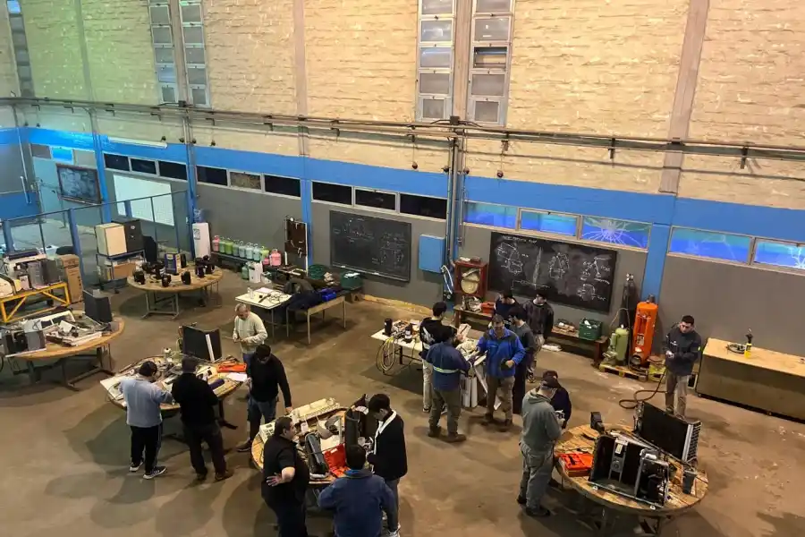 CURSOS DE LA FACET. Tras el receso de invierno, se vienen nuevas capacitaciones en mecánica y climatización automotriz. / CORTESÍA JUAN CARLOS SANTANA