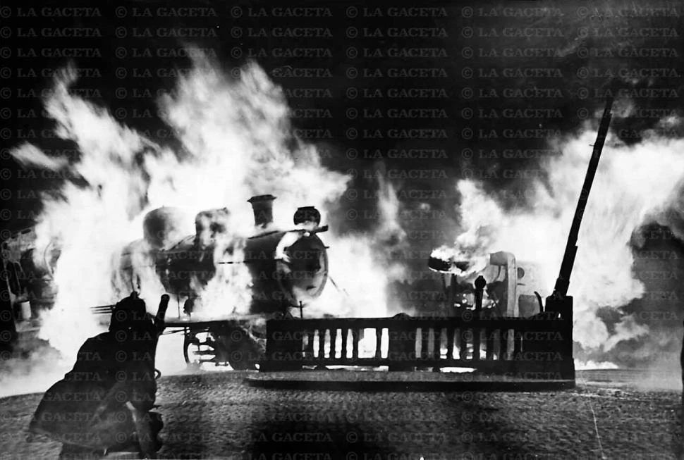 Recuerdos fotográficos: la locomotora que ardió con el camión tanque