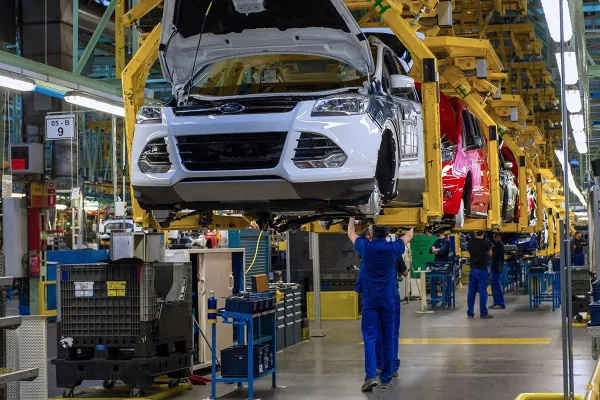 La industria cayó 8,7% en febrero y acumuló ocho meses consecutivos en baja interanual