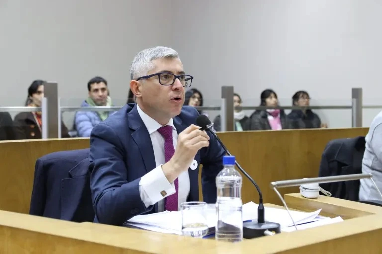 DEBATE. La medida del Gobierno fue discutida en el recinto. 