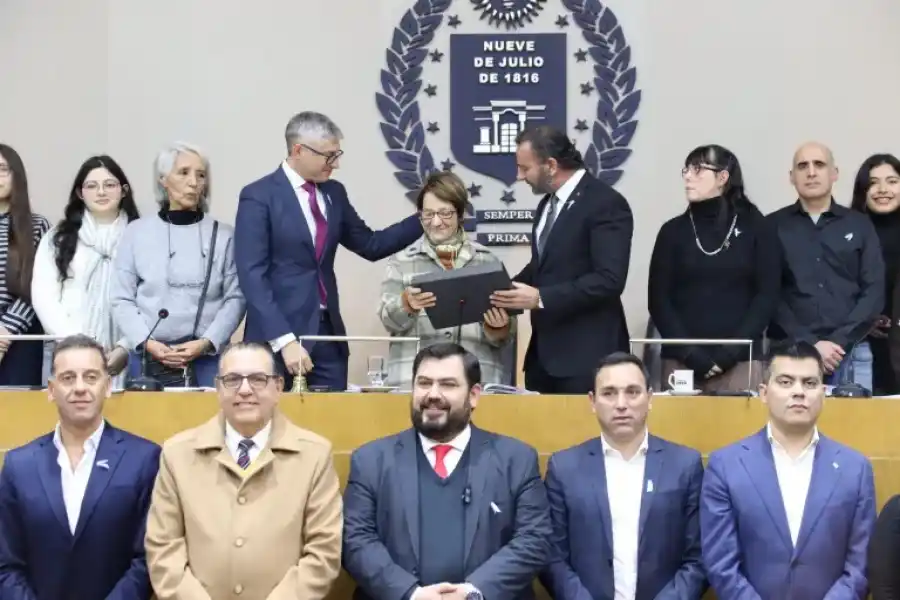 Concejales radicales y peronistas de la capital se cruzaron por la suspensión de clases