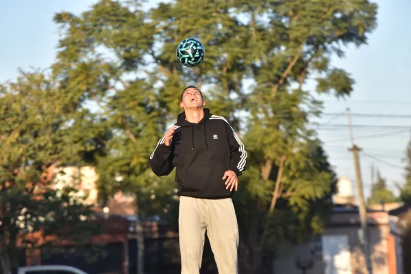 Hizo inferiores en San Martín, pasó por Boca y Talleres, y sueña con debutar en Atlético Tucumán