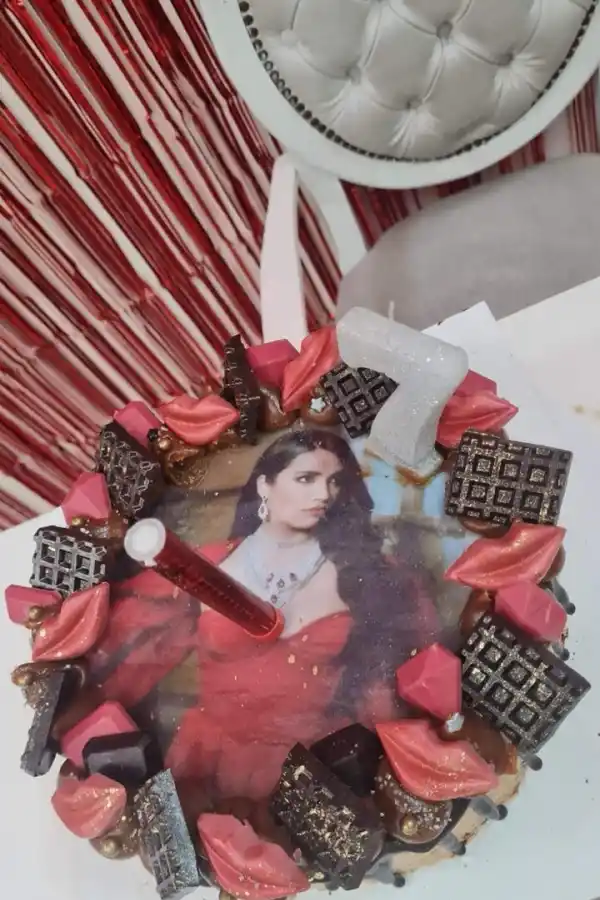 CUMPLEAÑOS TEMÁTICO. Una torta con su ídola para los siete años.