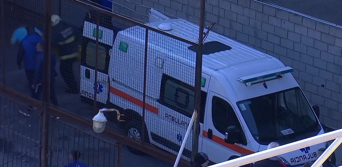 Caos en Villa Crespo: un hincha de Atlanta se cayó de la tribuna y detuvo el partido por media hora