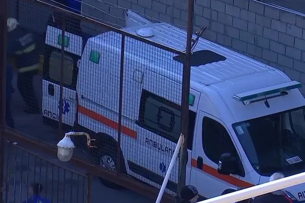 Caos en Villa Crespo: un hincha de Atlanta se cayó de la tribuna y detuvo el partido por media hora