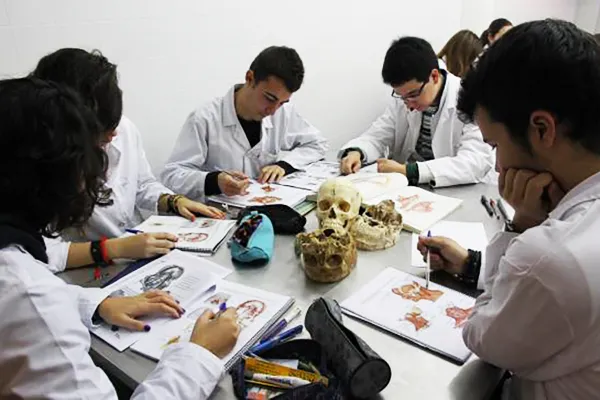 UNT. La Facultad de Medicina ofrece un curso virtual gratuito como única instancia de ambientación para el ingreso 2026.