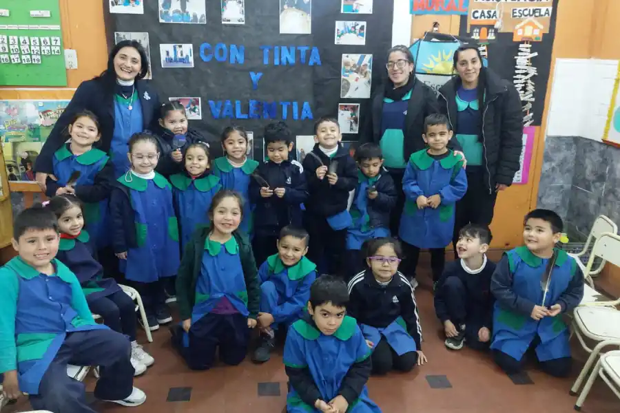 EN EQUIPO. De la iniciativa participaron los niños con maestras titulares y auxiliares. LA GACETE/ FOTO DE ARIANE ARMAS