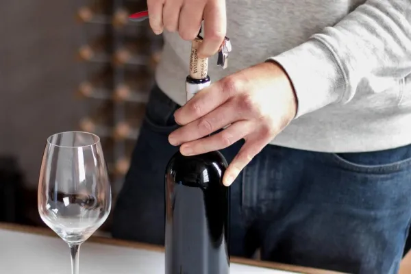 Cómo guardar un vino y cuánto tiempo conservarlo una vez abierta la botella