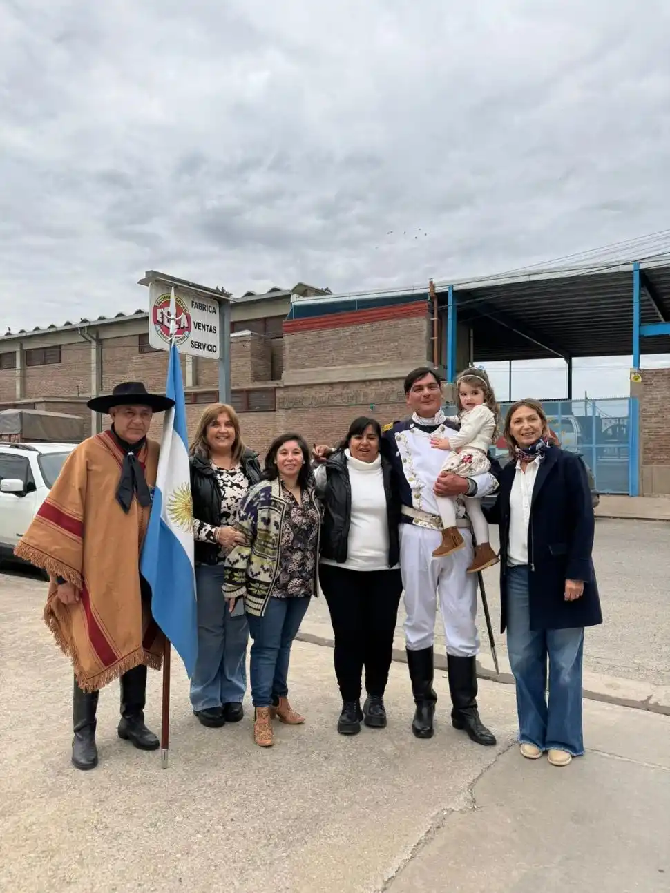COMUNIDAD. Las “seños” de la escuela Rivadavia, Guille y Belgrano.