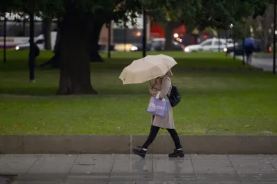 Tras la niebla y el frío vuelve el agua: ¿en qué provincias podría llover durante el feriado?