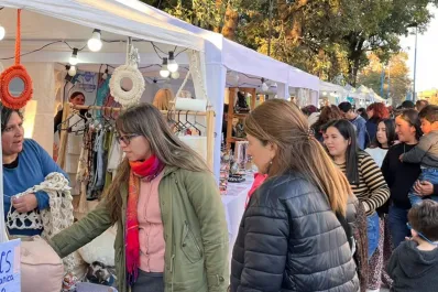 Festival del 9 de Julio en Tucumán: artesanos, emprendedores y cultura en Plaza Independencia