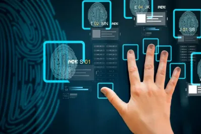 Multa de hasta 20.000 euros por fichar con huella dactilar: por qué es ilegal el registro horario biométrico en España